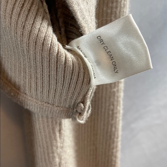 Chic Long Sleeve Beige Knit Dress - Picture 5 of 13